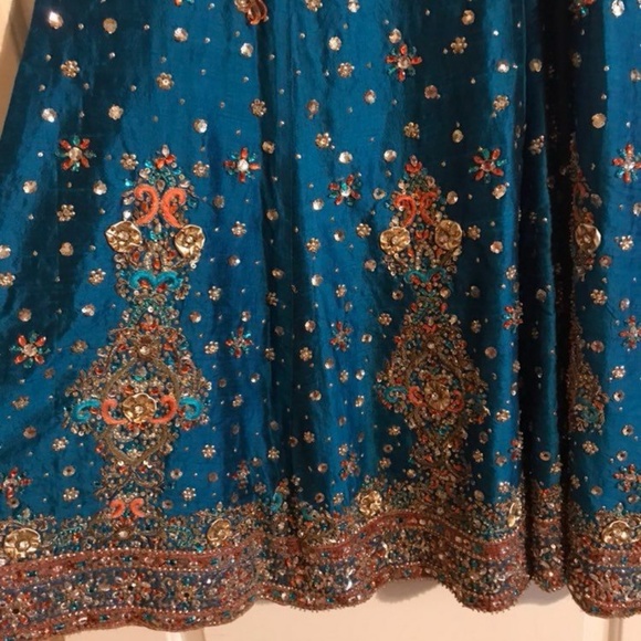 Gorgeous Stitched Lehenga Choli Dupatta Set Size M - Picture 3 of 6